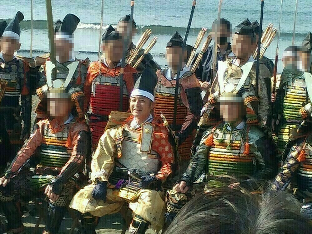 武者行列の総大将である源頼朝に扮するのは、藤沢市観光親善大使　つるの剛士さん